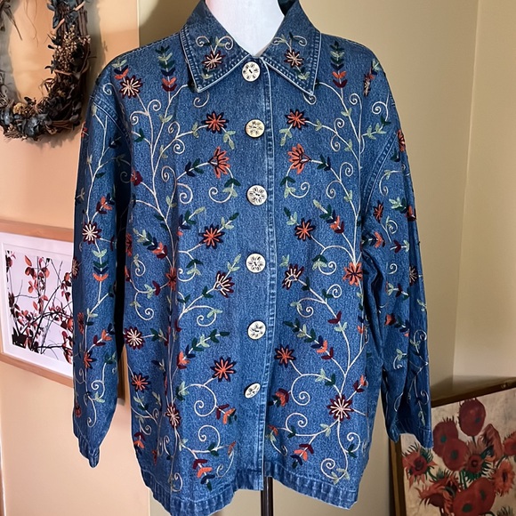 Vintage NEW DIRECTIONS Size 2X Floral Embroidered Denim Carved Buttons Front - Picture 3 of 12